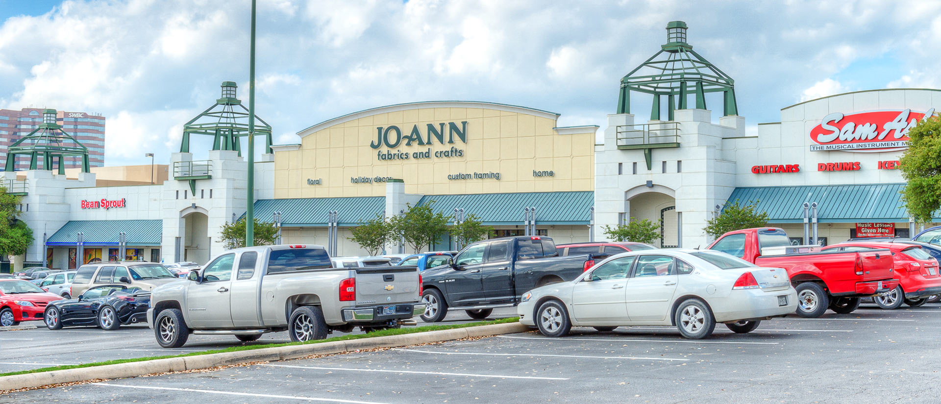 Pavilions North Shopping Center - Banner 2