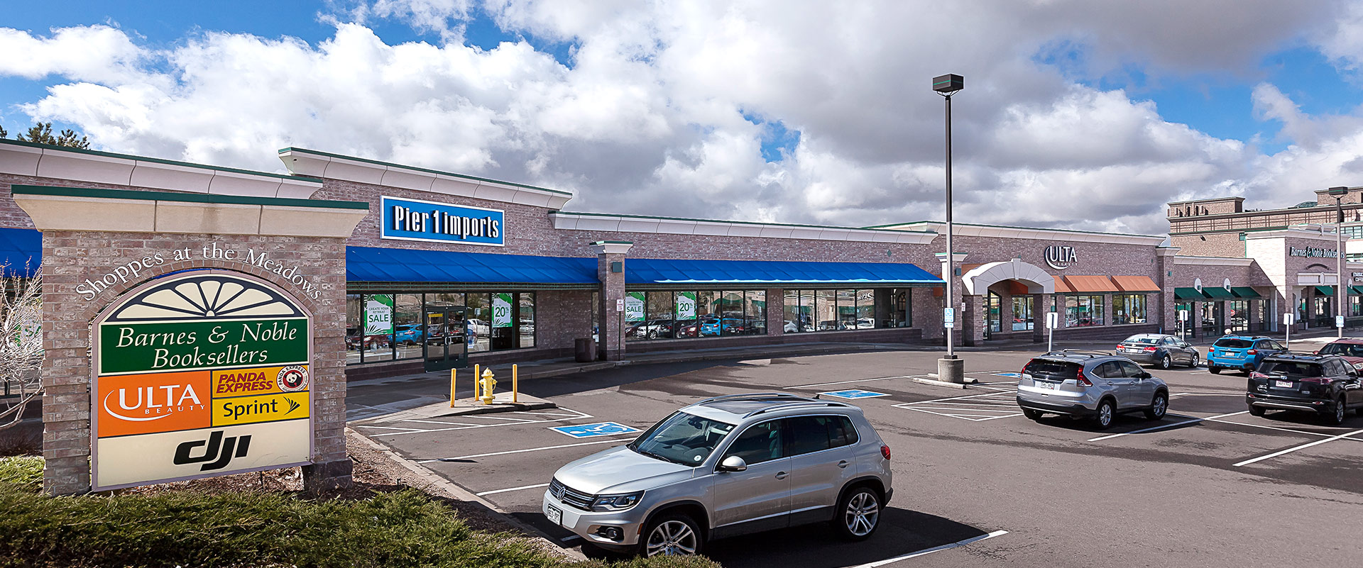 An outside view of a strip mall