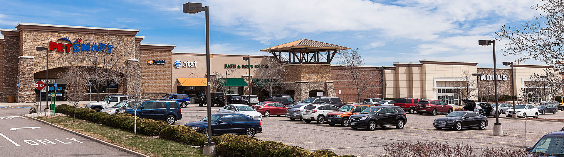 A PetSmart storefront in a strip mall