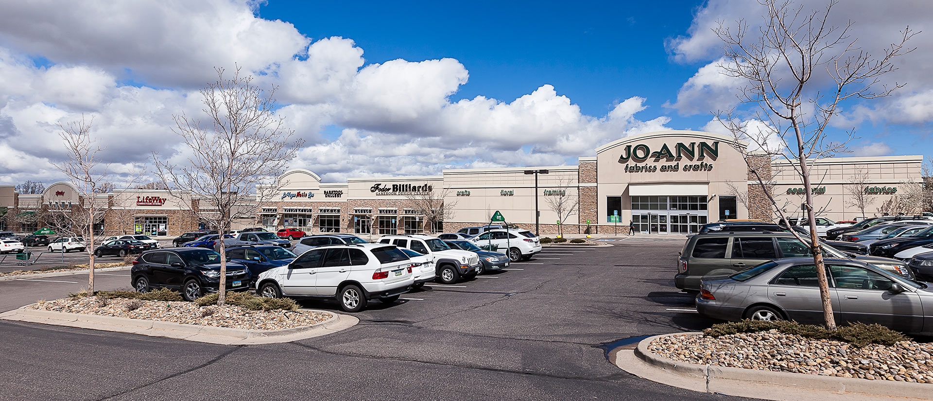 Yosemite Park Shopping Center - Banner 1